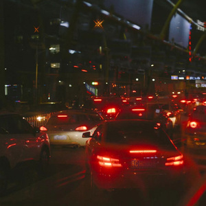 女警拘束衣带锁高跟鞋调教
